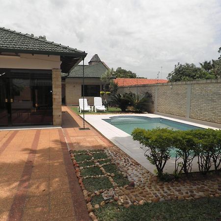 Hotel Las Residentas Luque Luaran gambar