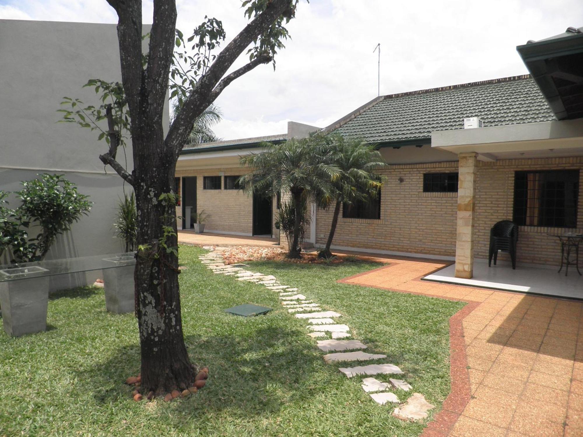 Hotel Las Residentas Luque Luaran gambar